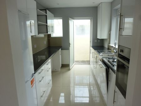 3 Bed Semi-Detached House, Maryatt Avenue, HA2 - Photo 5