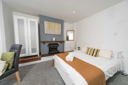 5 Bed Terraced House, Donnington Road, RG1 - Photo 3