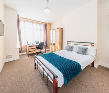 6 bedroom terraced house to rent - Photo 2