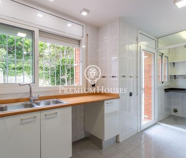 Casa esquinera con piscina comunitaria y preciosas vistas al mar - Photo 6