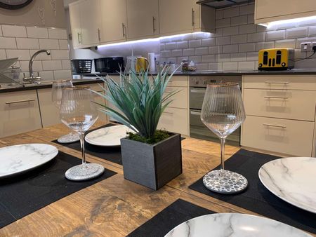 8 Oxford Road Room 2 - Photo 2