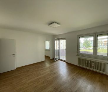 MODERNE 2-ZIMMER-WOHNUNG MIT GROSSER LOGGIA NÄHE ZENTRUM VON EISENS... - Photo 2