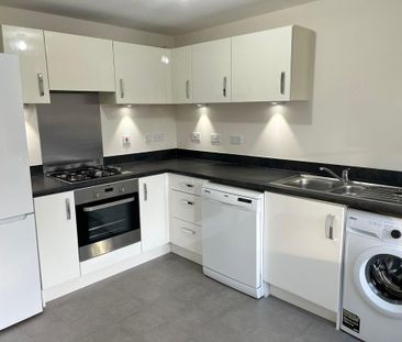 3 bedroom semi-detached house to rent - Photo 3