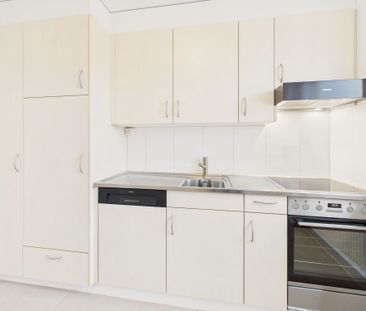 Charming 3.5-room apartment with balcony in Arch - Photo 1