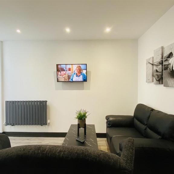 6 bedroom house to rent - Photo 1