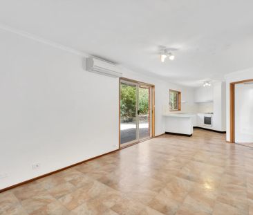 Great single 3 bedroom townhouse in a small complex - Photo 2