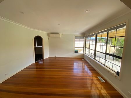 26 Ridge Drive, Avondale Heights VIC 3034 - Photo 2