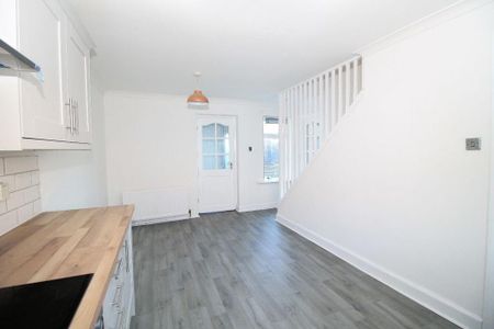 3 bedroom terraced house to rent - Photo 3
