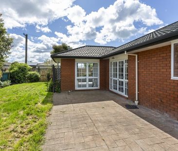 Spacious Pet Friendly Family Home! - Photo 1