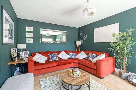 Magnificent five-bedroom detached home - Photo 3