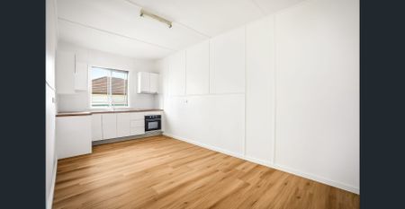 Freshly renovated one bedroom - Photo 3