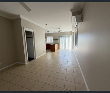 Immaculate 4 Bedroom Townhouse In a Convenient Location!! - Photo 2