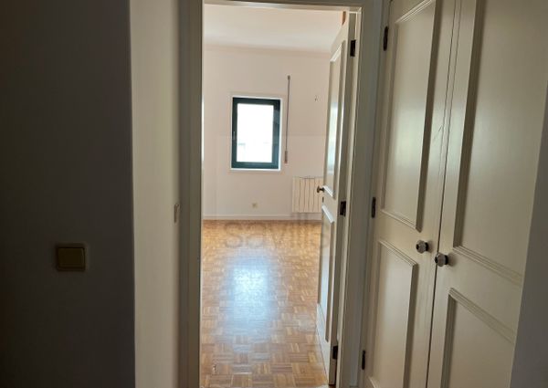 Excelente T3 duplex para arrendar com vista Mar, Foz - Porto