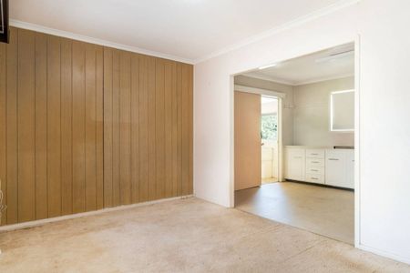 Spacious Family Living in Sought-After East Toowoomba - Photo 4