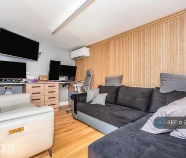 3 bedroom detached house to rent - Photo 2