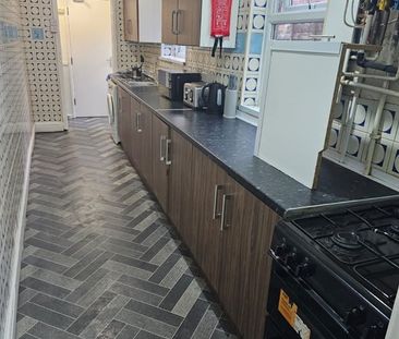 Room in a Shared House, Tenby Road, B13 - Photo 4