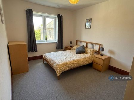 3 bedroom flat to rent - Photo 4
