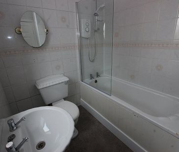 2 bedroom end of terrace house to rent - Photo 5