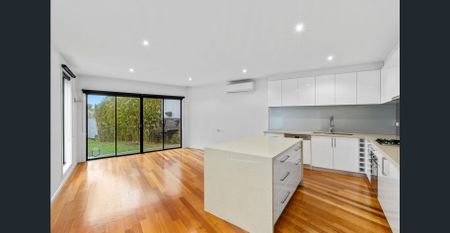 Parkside Oasis - Fully Fenced and Pet Friendly - Photo 3