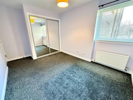 3 bedroom flat to rent - Photo 2