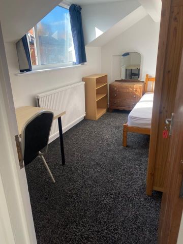 Room in a Shared Flat, Filey Street, S10 - Photo 2