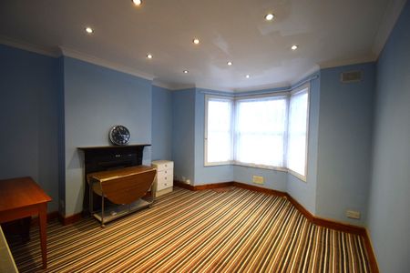2 Bed Flat, St. Albans Road, IG3 - Photo 2