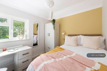 6 bedroom semi-detached house to rent - Photo 4