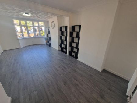 3 bedroom semi-detached house to rent - Photo 2