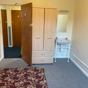 Room in a Shared House, Montgomery House, M16 - Photo 3