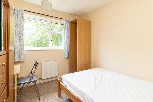 4 bedroom semi-detached house to rent - Photo 1