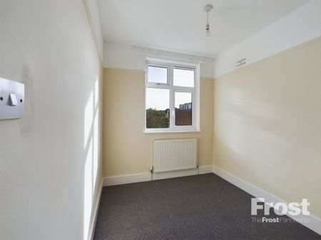 Ashfield Avenue, Feltham,TW13 - Photo 3