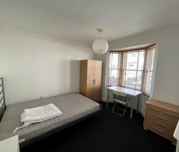 4 bedroom terraced house to rent - Photo 3