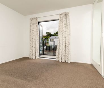 Modern & Convenient Two-Bedroom Townhouse in Mount Eden - Photo 5