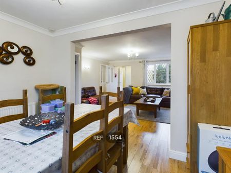 4 bedroom detached house to rent - Photo 5