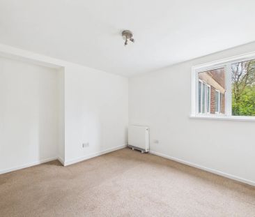 1 bed flat to rent in Branksome Wood Road, Bournemouth, BH4 - Photo 6
