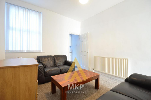 4 bedroom terraced house to rent - Photo 1