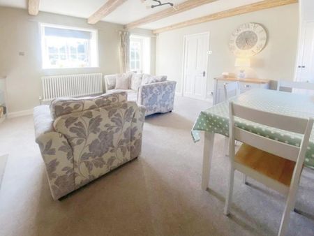 3 bedroom House To Let - Photo 2