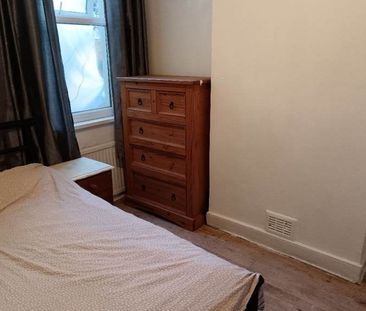 Room in a Shared House, Green St, E13 - Photo 5