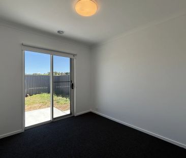 Stunning & Brand New - Photo 2