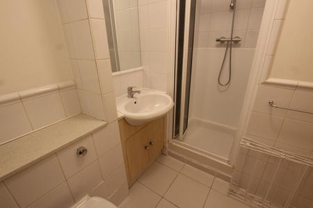 1 bedroom property to rent - Photo 2