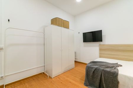 Via Laietana, Barcelona, Catalonia 08003 - Photo 3