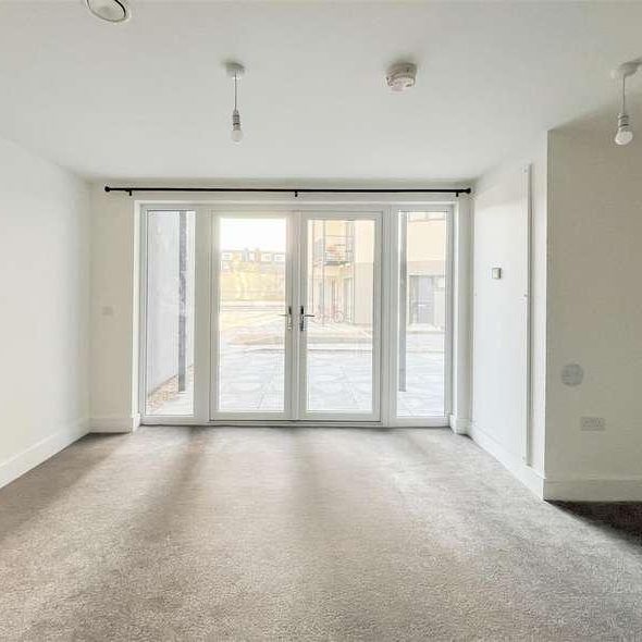 Martin Court, Hastings - Photo 1