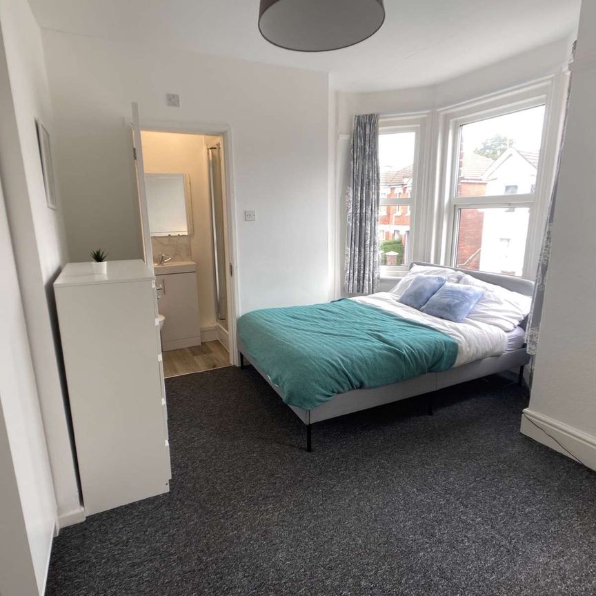 Lovely professional house share in Southampton Centre Room 1 - Photo 1