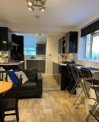 Room in a Shared House, Cromwell Road, SO15 - Photo 1