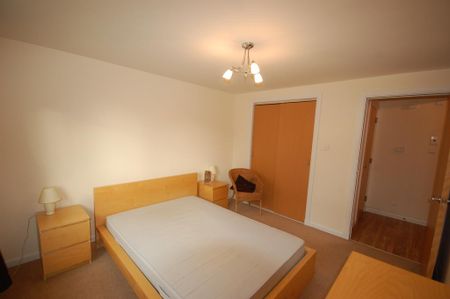 3 bedroom flat to rent - Photo 4