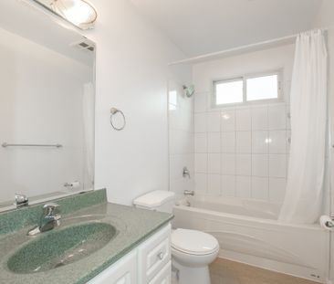 7306 Westfield Dr, Niagara Falls - 4 Bedroom House - Photo 2