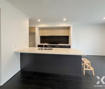 Spacious 4-Bedroom Family Home with Double Garage in Aintree - Photo 6