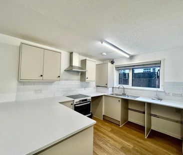 Quetta Park, Church Crookham, Fleet, Hampshire, GU52 - Photo 5