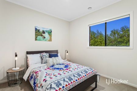 8 Mystic Grove, Point Cook VIC, Belconnen - Photo 4