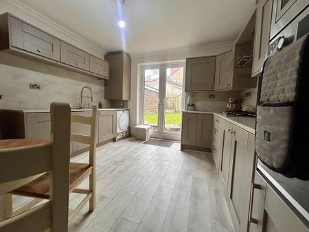 3 bedroom semi-detached house to rent - Photo 5